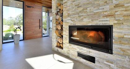 Peaceful Country Escape | Pool Spa Fireplace