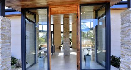 Peaceful Country Escape | Pool Spa Fireplace