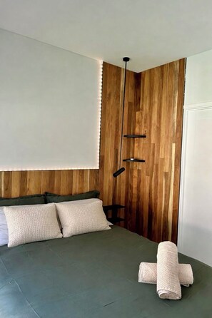 7 bedrooms, iron/ironing board, free WiFi, bed sheets - Peaceful Country Escape | Pool Spa Fireplace (Herron)