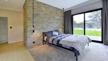 7 bedrooms, iron/ironing board, free WiFi, bed sheets