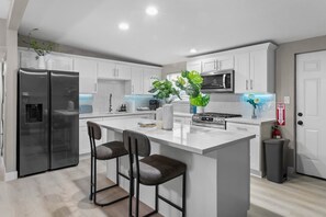Fridge, microwave, oven, stovetop - Grand North LV Escape w/ Pool, Spa, Arcade & Games! (North Las Vegas)