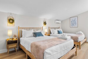 Iron/ironing board, travel cot, WiFi, bed sheets - Grand Luxe Escape w/ 6 BR, Pool, Hot Tub, & Games! (North Las Vegas)