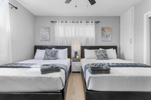 WiFi - Modern 5BR Haven w/ Pool, Hot Tub, & Pool Table! (North Las Vegas)