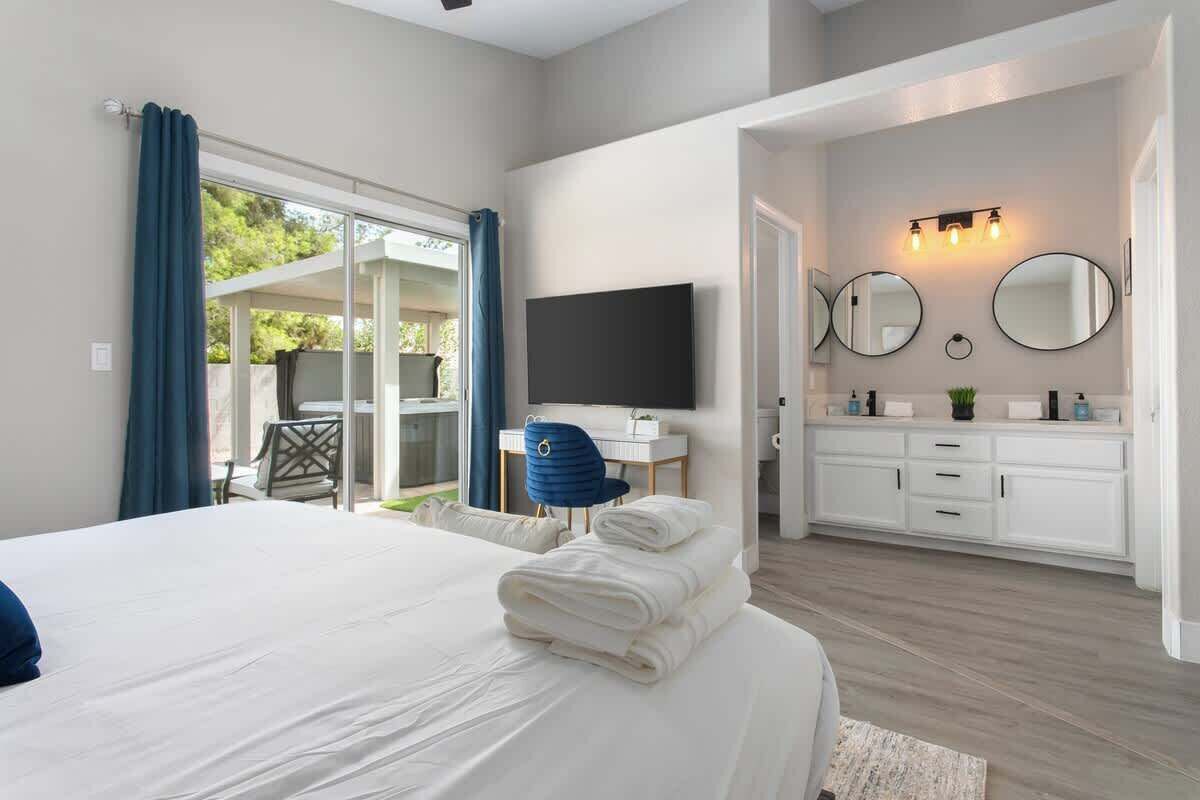 Iron/ironing board, travel crib, WiFi, bed sheets