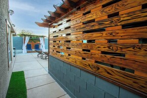 Terrace/patio - 5 Bedroom Vegas w Pool & fun amenities! (North Las Vegas)