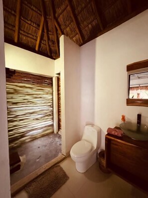 Comfort Room, Balcony, Garden View | Bathroom