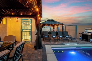 Outdoor dining - Jackpot 6BR w/ Arcade • Vegas Fun Near the Strip (North Las Vegas)