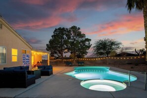 Pool - 4BR Vegas Oasis: Pool, Spa & Pickleball Court (North Las Vegas)