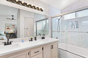 Shower, hair dryer, shampoo - 4BR Vegas Oasis: Pool, Spa & Pickleball Court (North Las Vegas)
