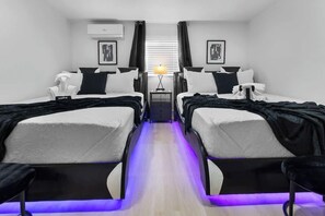 7 bedrooms, travel cot, WiFi, bed sheets - 7BR All-Star Retreat w/ Pool, Mini Golf & More! (North Las Vegas)