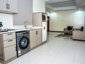 Junior Suite, 1 King Bed, Kitchen | Interior - Nukhbat AL-Jawwy Serviced Apartments (Riyadh)