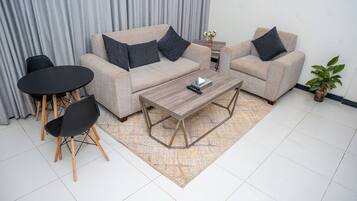 Junior Suite, 1 King Bed, Kitchen | Interior