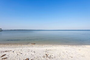 Beach nearby - Bayfront Paradise-Steps to Sand, Pool, Kayaking (Pensacola)