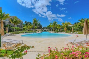 Pool - Tracadero Lodge PH C7 - 2 Hab Apto (Dominicus)