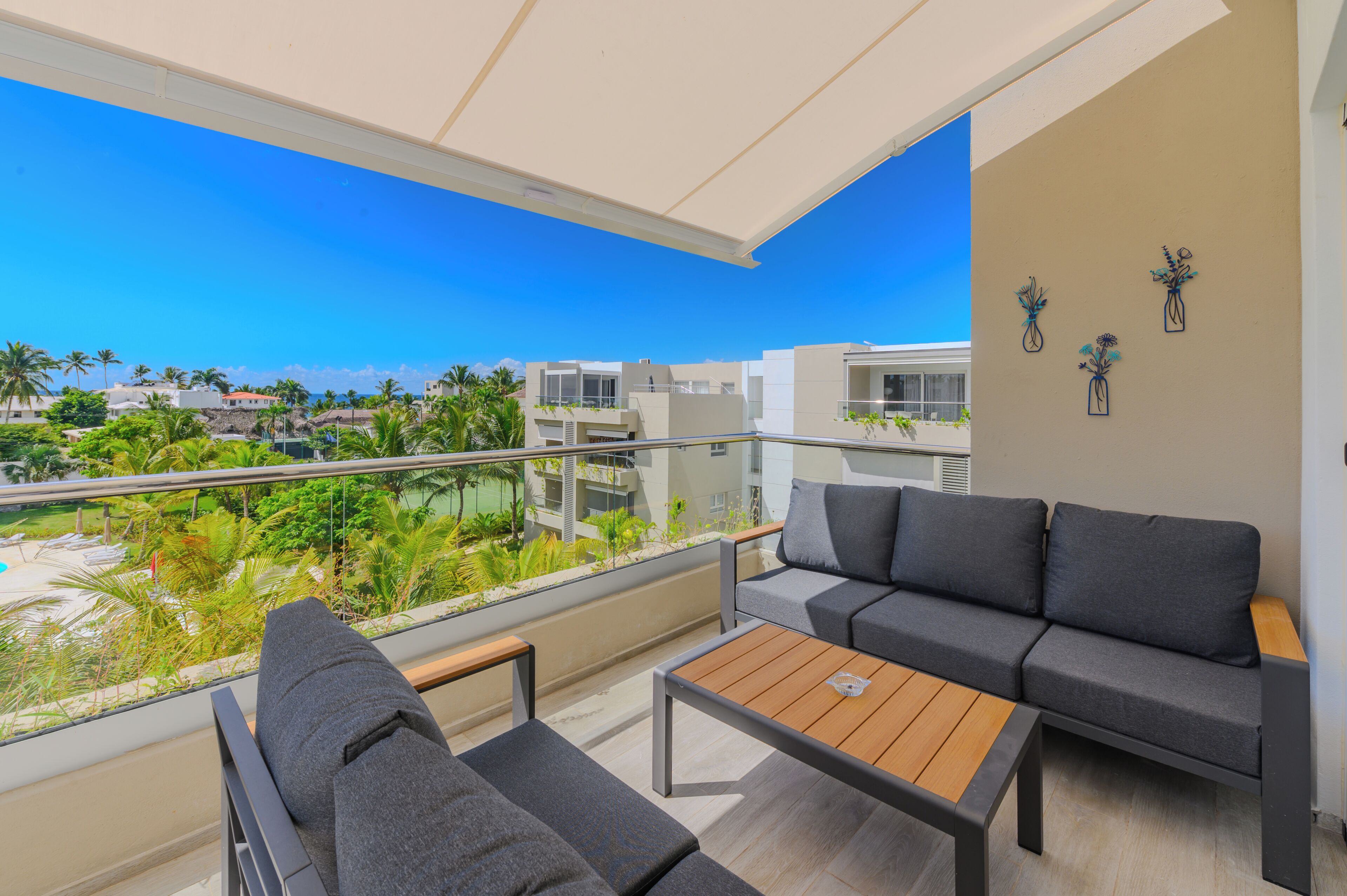 Deluxe-Apartment, 2 Schlafzimmer, eingeschränkter Meerblick | Unterkunftsgelände