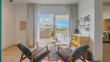 Deluxe-Apartment, 2 Schlafzimmer, eingeschränkter Meerblick | Innenbereich