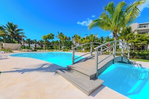 Pool - Tracadero Lodge PH C7 - 2 Hab Apto (Dominicus)