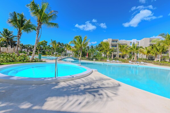 Pool - Tracadero Lodge PH C7 - 2 Hab Apto (Dominicus)