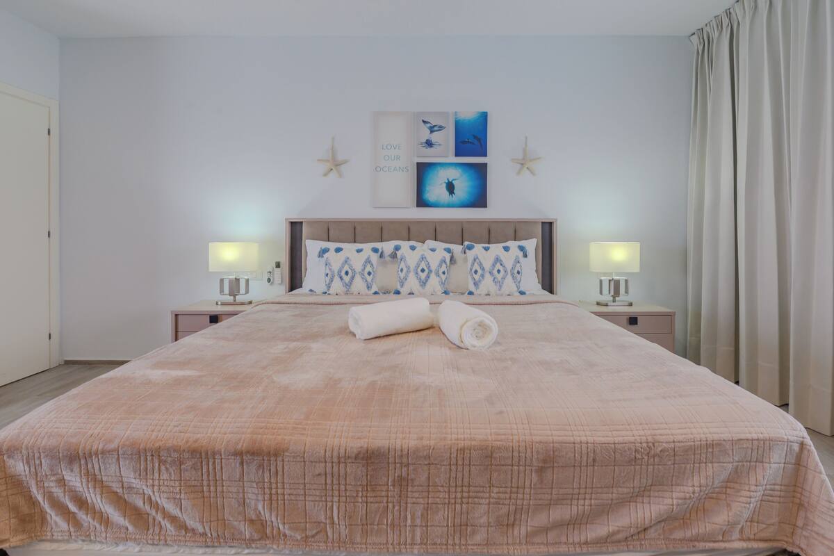 Deluxe Apartment, 2 Bedrooms, Partial Sea View