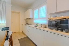 Deluxe Apartment, 2 Bedrooms, Partial Sea View | Private kitchen - Tracadero Lodge PH C7 - 2 Hab Apto (Dominicus)