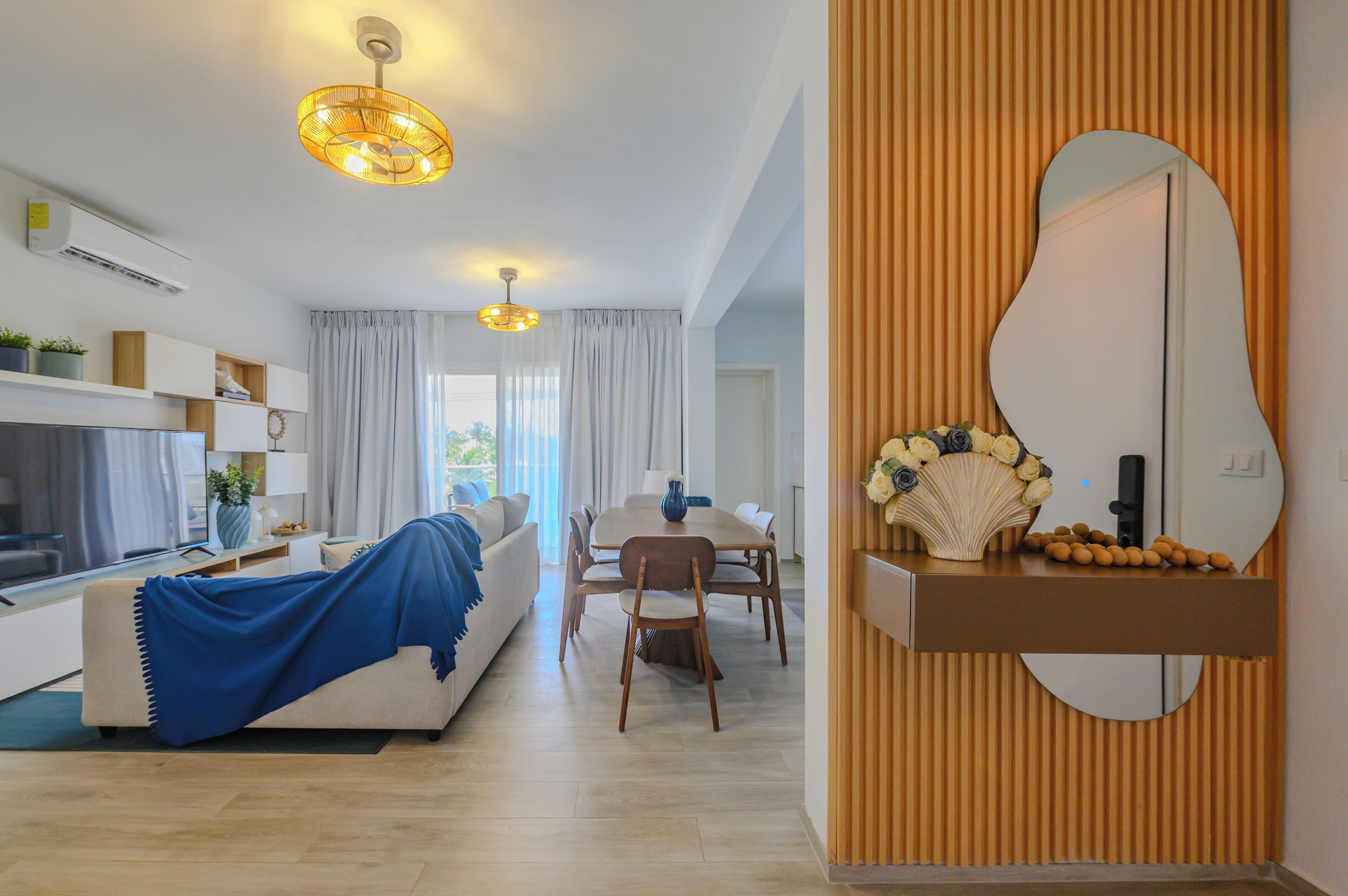 Leilighet – deluxe, 2 soverom, delvis sjøutsikt | Oppholdsområde