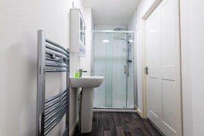 Shower - Corporate - Business Travelers (Banff)