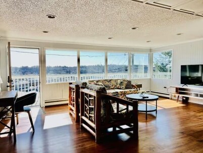 HILL HOUSE - City & Ocean Views, Downtown