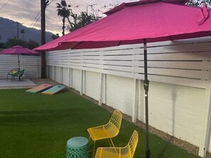 Terrace/patio - Gorgeous Splash Pad, 3-bedroom house with AC in sunny Palm Springs (Palm Springs)