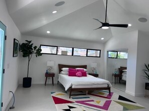 3 bedrooms, WiFi, bed sheets - Gorgeous Splash Pad, 3-bedroom house with AC in sunny Palm Springs (Palm Springs)