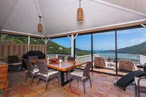 Outdoor dining - East Gate In Coral Bay Back Up Power Included (Coral Bay)