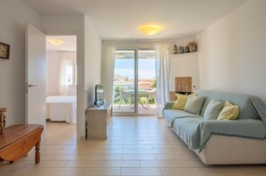 TV - AY-2 Apartment next to the beach (Calella de Palafrugell)