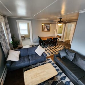TV - Cozy Retreat - Unit 1 - Close to Smuggs, Stowe, Jay (Johnson)