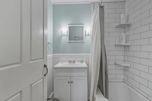 Hair dryer, towels, soap, toilet paper - Cozy Retreat - Unit 1 - Close to Smuggs, Stowe, Jay (Johnson)