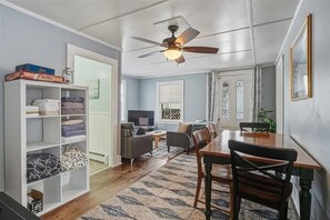 TV - Cozy Retreat - Unit 1 - Close to Smuggs, Stowe, Jay (Johnson)