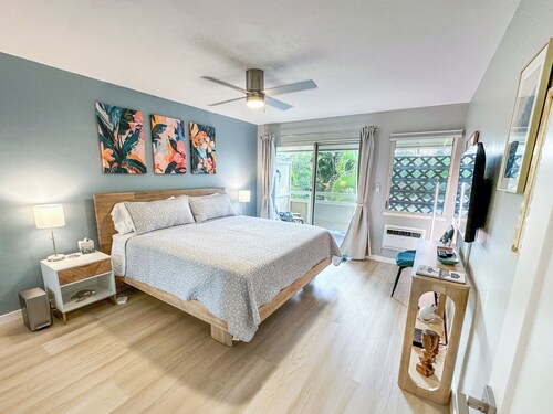 Newly renovated Coconut Coast 1BR condo w/ A/C