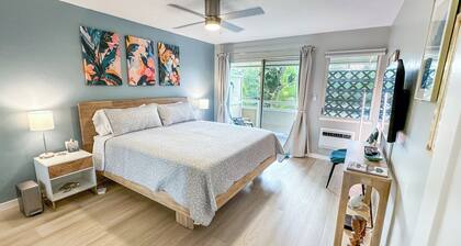 Newly renovated Coconut Coast 1BR condo w/ A/C