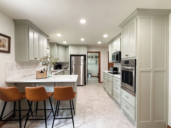 Private kitchen - Skyline Estate – Sunrise to Sunset (Searcy)