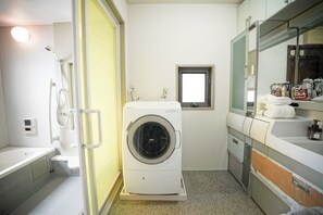 Bathroom - Vrbo Property (中野区)