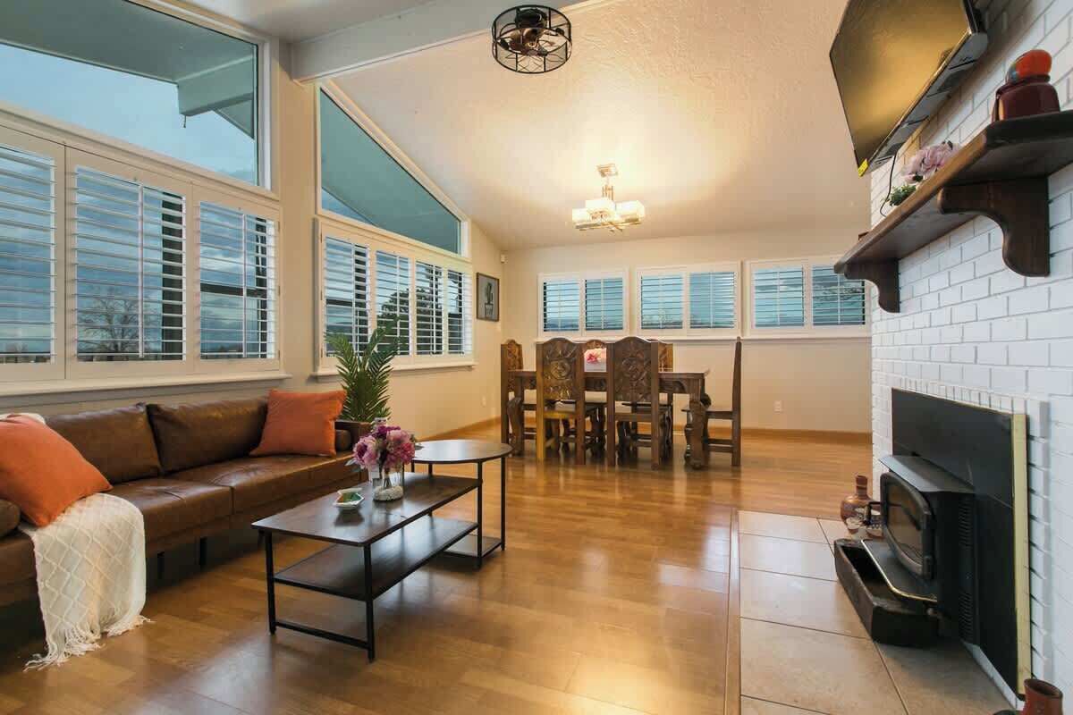 Elegant 5br Home W/ Pool Table - Albuquerque, NM