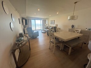 Dining - Beautiful, Updated Oceanfront Condo with Pool (North Wildwood)