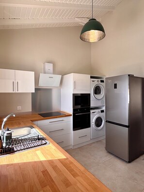 Private kitchen - Villa Framboisiers facing the sea (Basse-Terre)