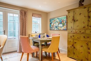 Dining - St Mary’s Mews - A Charming York Retreat (York)
