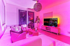 Interior - Detroit Mansion | Fireplace Suites | Sleeps 14 (Detroit)