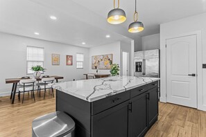 Dining - Detroit Mansion | Fireplace Suites | Sleeps 14 (Detroit)