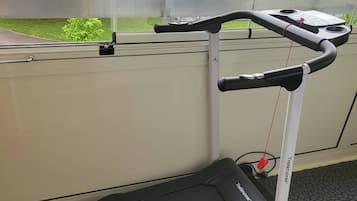 Dortoir Partagé, 2 chambres, balcon | Salle de remise en forme