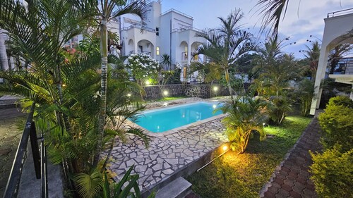 Spacious 3-bedroom apartment in Palm Green Villa, Grand Baie with AC