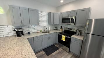 Coffee/tea maker, fridge, microwave, oven