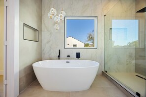 Handtücher, Seife, Toilettenpapier