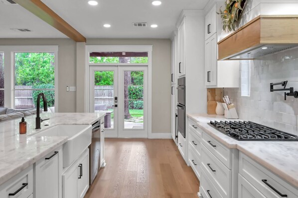 Fridge, microwave, oven, stovetop - Spacious 4BR Woodlands Home | Pet Friendly | ~40 Min to NRG Stadium World Cup (Conroe)