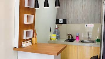 Deluxe Villa, Balcony, Mountain View | Private kitchen